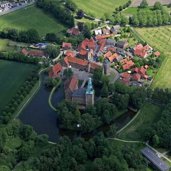 Raesfeld Castle, Germany.jpg